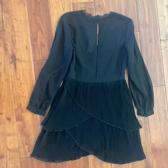 Topshop Mini Dress Size 4 Sheer Black Long Sleeve V-Neck Pleated Tiered NWT! $75 - Picture 10 of 16